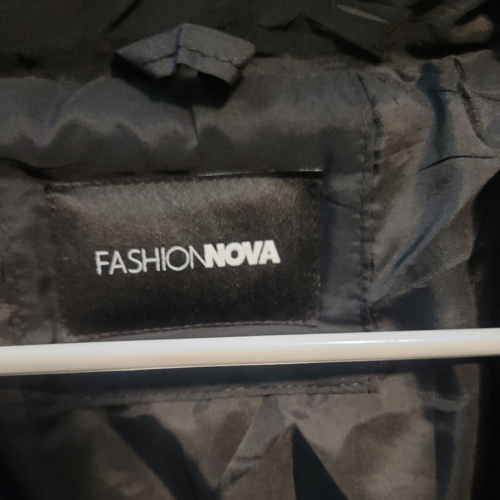 SoldNWOT Fashion Nova Crop Black Puffer Jacket Womens Full Zip/ Snap Button Coat - Picture 4 of 9